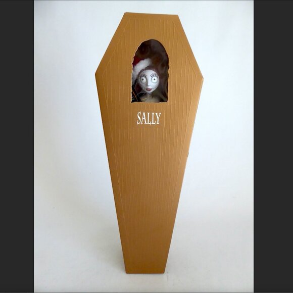 NEW 2000 DISNEY NIGHTMARE BEFORE CHRISTMAS MRS. SANTA CLAUS SALLY GOLD COFFIN